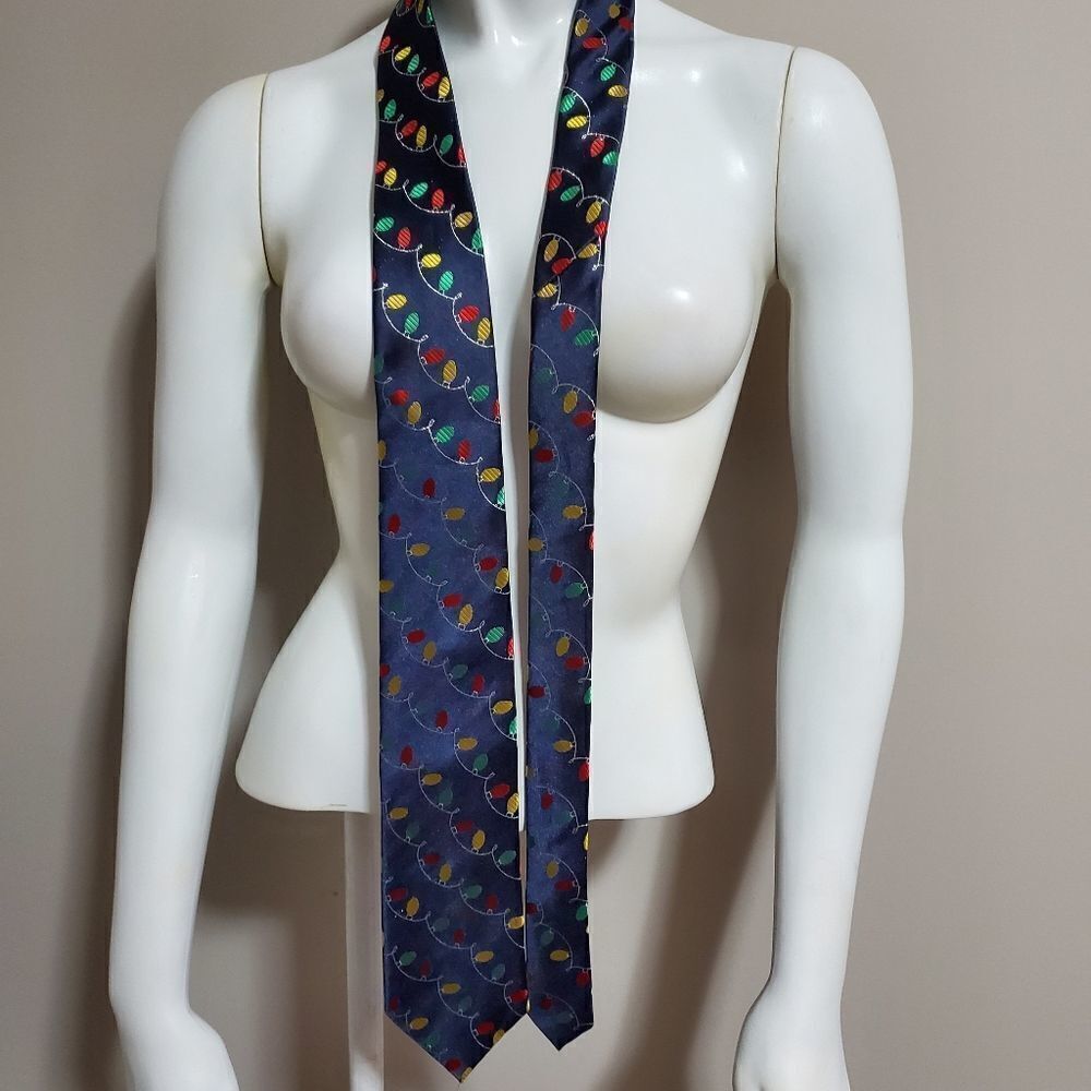 Hallmark Holiday Traditions Christmas Lights Tie